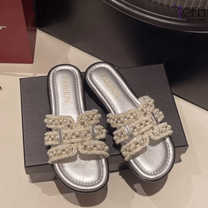 Women's New Summer Versatile Flat Bottom Flat for Slippers Pearl Sandals with Skirts PU Lining Small Fragrance Beachwear